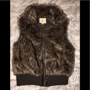 🌸Forever 21🌸 Size small faux fur vest jacket 💕